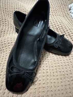Black Patent Ballet Flats with Bow - Women's